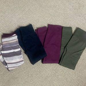 Leggings (4) size small. Thicker and very warm and comfortable.